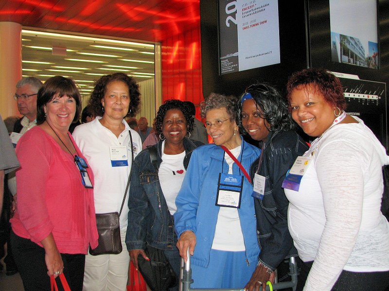 IMG_2746.jpg - Division I and the Mitchellville Kiwanis Club … are everywhere!   Visiting with Nancy Cressy (Potomac Club) are left to right, Immediate PLG Rose McClyde, PLG Marie Quick, Audrey Johnson, Selena Anderson and Karlyn Franklin.