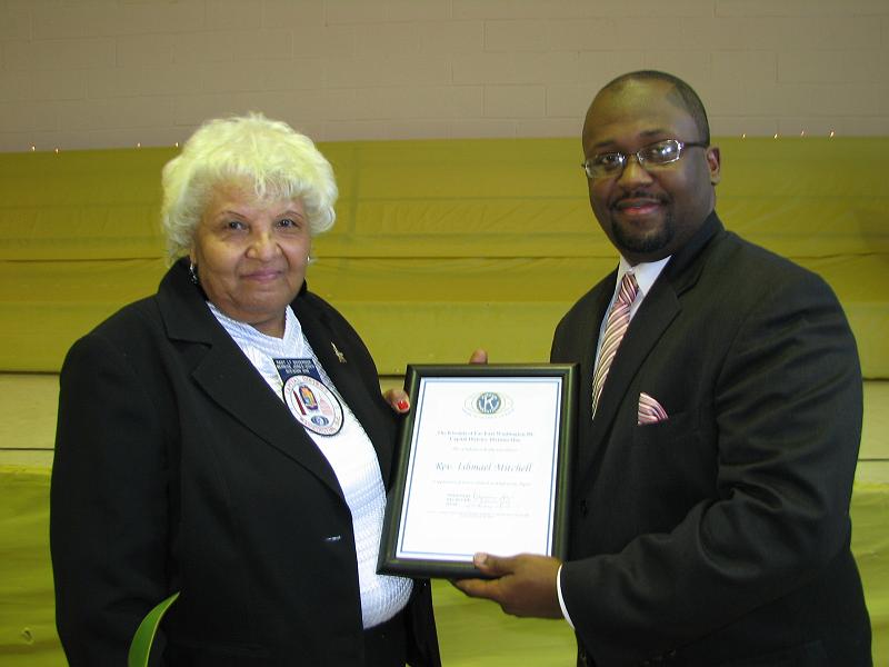 IMG_6044.JPG - Bernice Oden presents a certificate of thanks to the Reverend Ishmael Mitchell for his remarks this day.