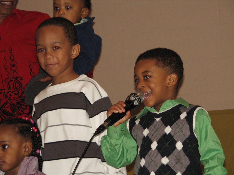 IMG_0347.JPG - He’s not shy.  A little rehearsal and he is ready to go on stage.