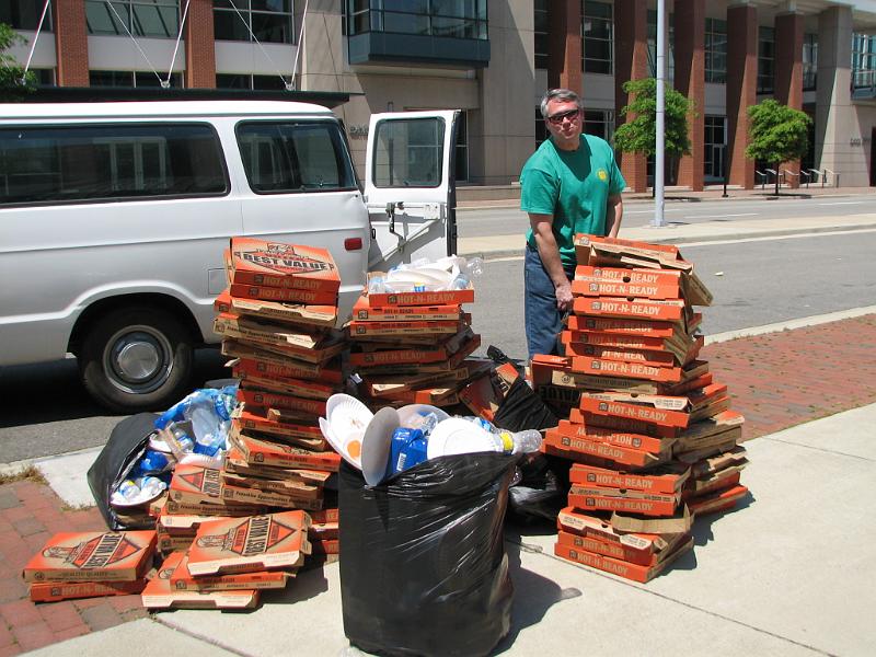IMG_2511.JPG - Head ‘Cowanian’ Governor Tom Ganse had ‘other duties as assigned’ including street crossing guard and clean up man.  Good job, Tom!