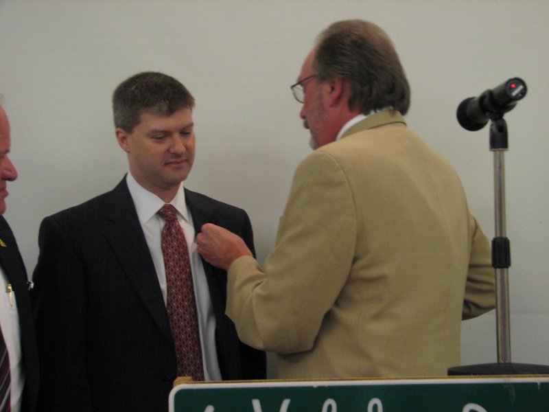 IMG_2032.JPG - KI Trustee Dr. John Button installs 2010-2011 Capital District Gov. Elect, Jeffrey Wolff